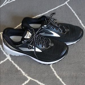 GREAT CONDITION BROOKS!!